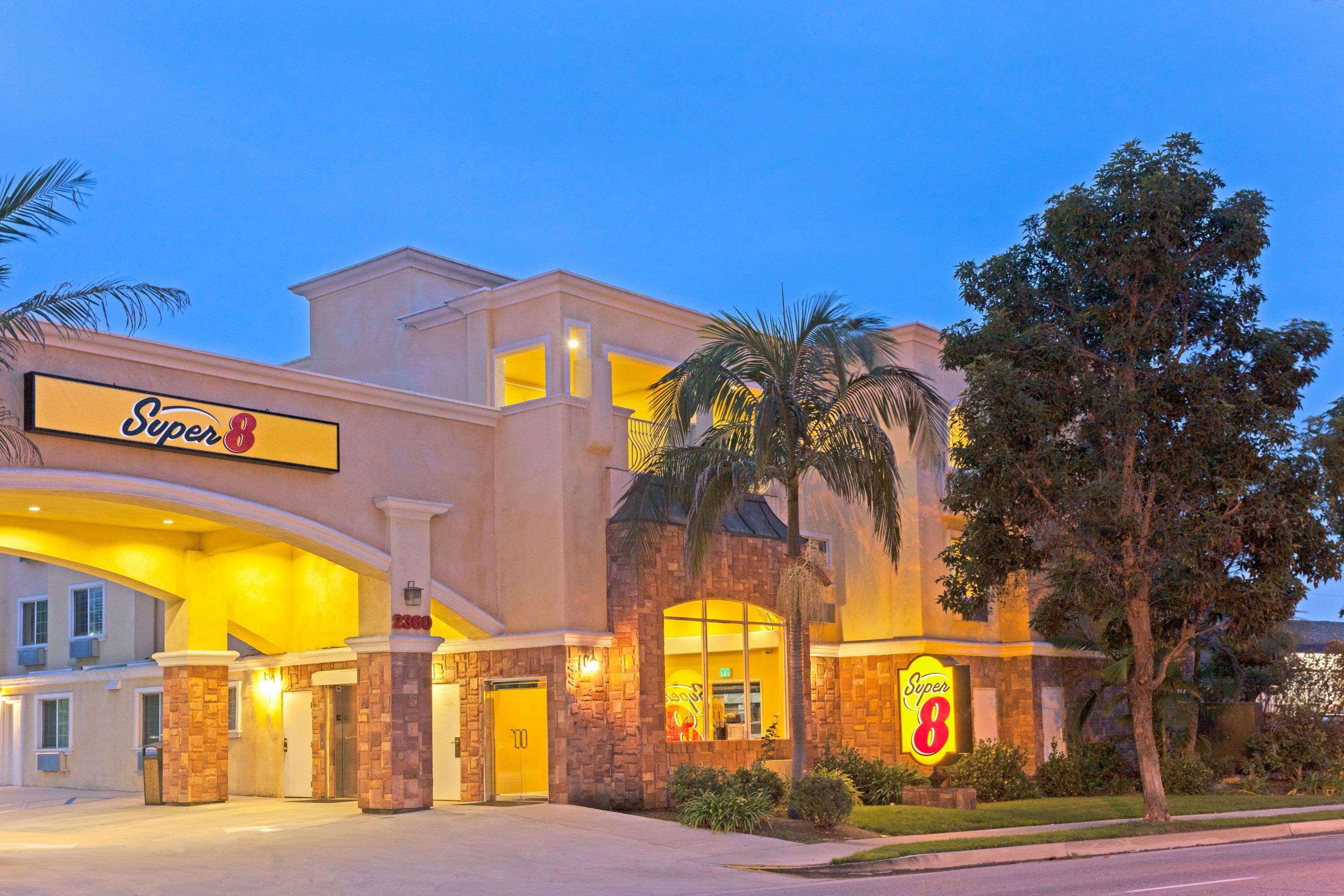 Super 8 By Wyndham Torrance Lax Airport Area Hotel Exterior foto